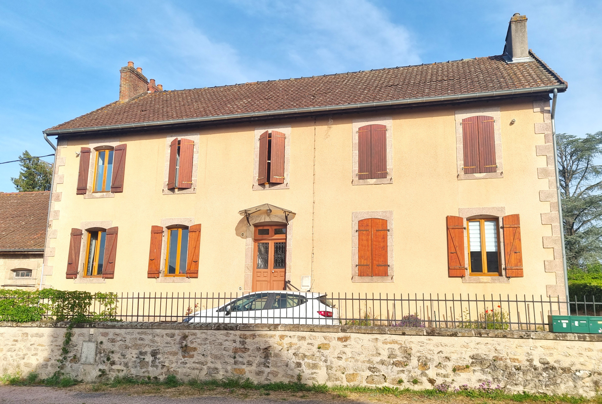 MESVRES - 195.000 euros