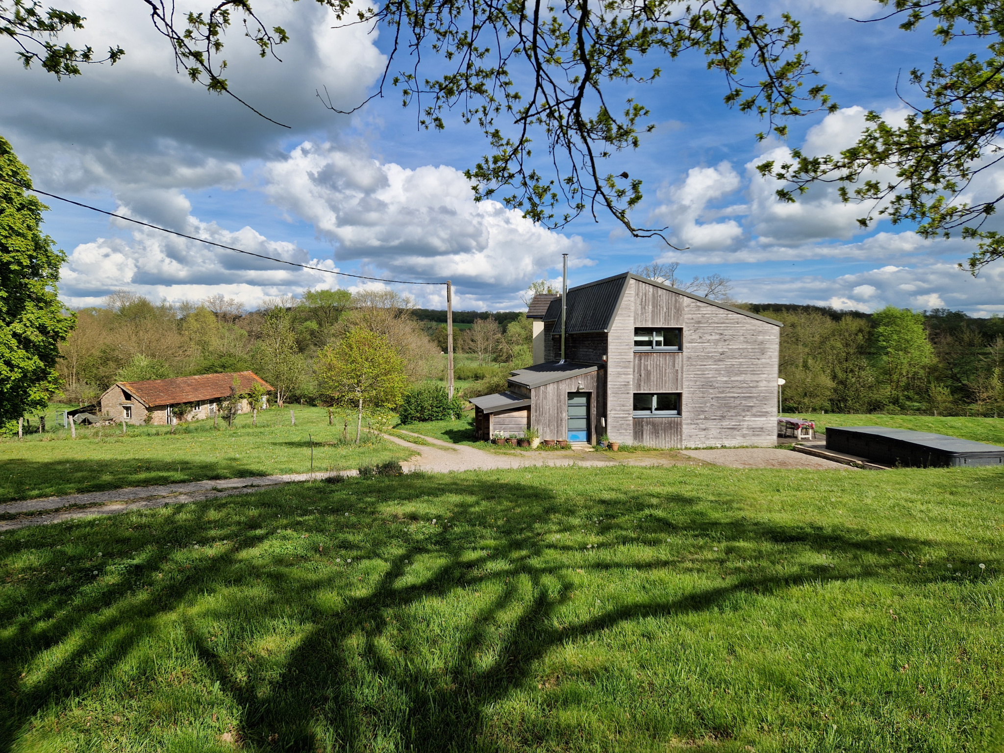 Ancien moulin, avec maison d'architecte bioclimatique de 162 m2, 4 hectares de terrain