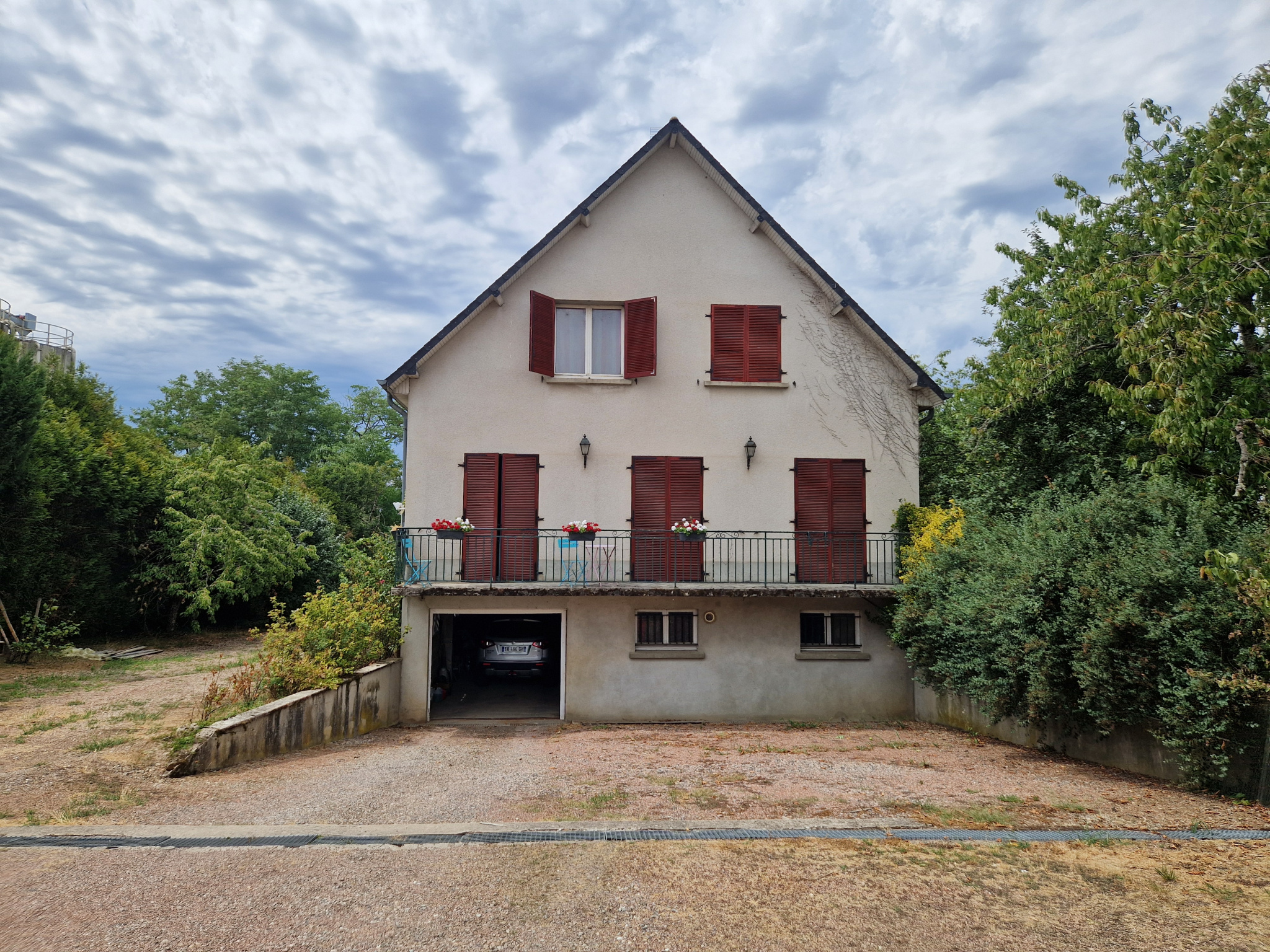 AUTUN - maison avec hangar